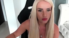 amateur blonde solo webcam