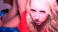 Hubby Filme blonde Frau in mehreren Creampie gangbang